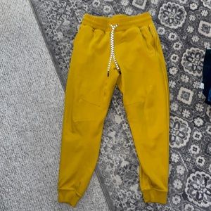 Fabletics Men’s Yellow Joggers - M